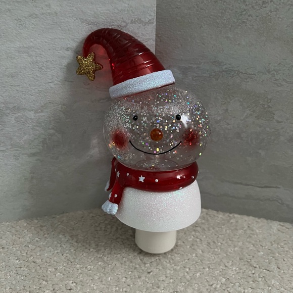 Like NEW nightlight. Plug in and on off switch. 5” - Picture 2 of 4